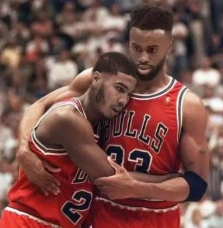 天天盈球即时比分直播-阿里纳斯谈塔图姆复出:乔丹退役后 皮蓬也曾独自带队成二号种子