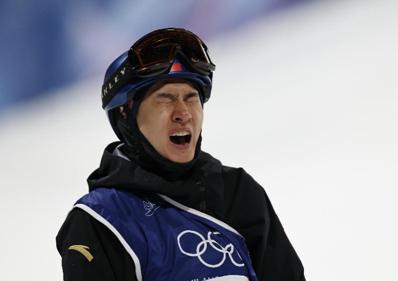 苏翊鸣有惊无险晋级冬奥大跳台决赛,直言自己“压力有点大”