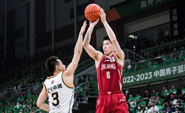 天天盈球足球比分-砍27分+7记三分!国手后卫打法堪比CBA小外援,率队掀翻卫冕冠军