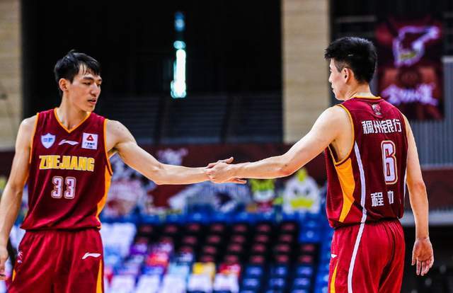 天天盈球足球比分-砍27分+7记三分!国手后卫打法堪比CBA小外援,率队掀翻卫冕冠军