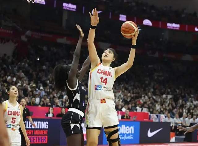 天天盈球足球比分-宫鲁鸣下课？女篮集训2个月，打得依旧混乱，王思雨喊话不留情面